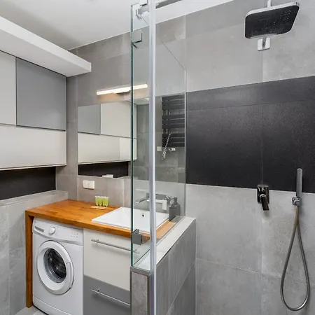 Arianska Comfort By Bookinghost *