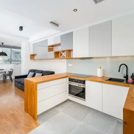 Arianska Comfort By Bookinghost