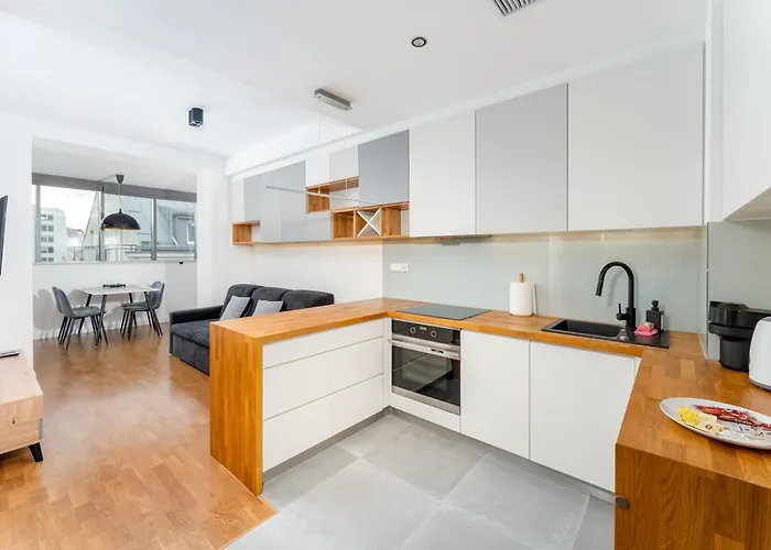 Arianska Comfort By Bookinghost