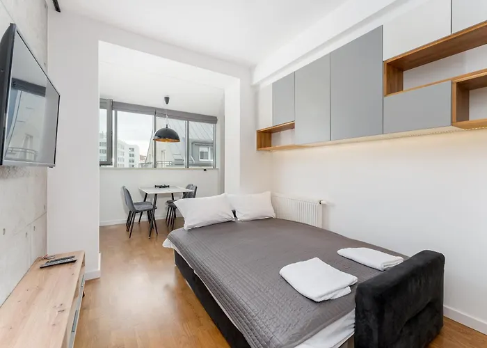 Arianska Comfort By Bookinghost *