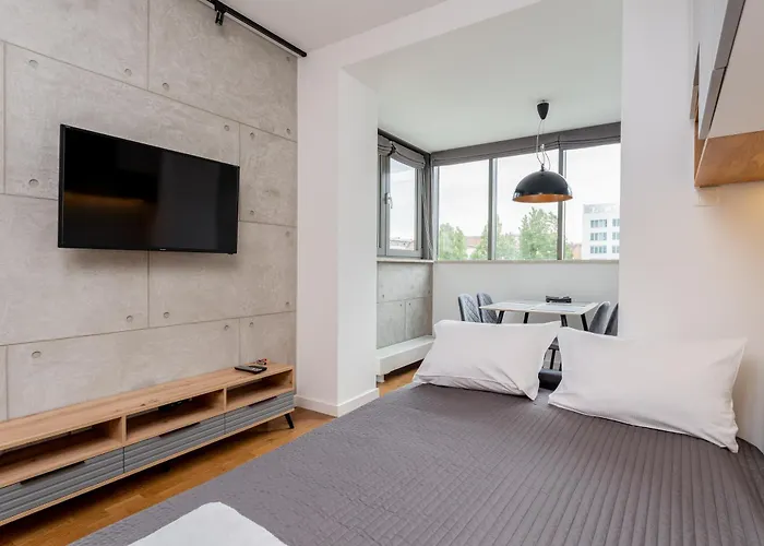 Arianska Comfort By Bookinghost