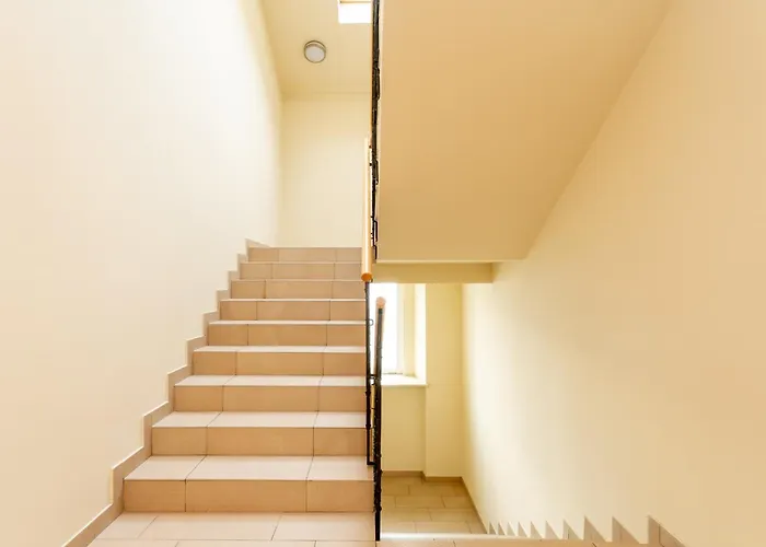 Arianska Comfort By Bookinghost *